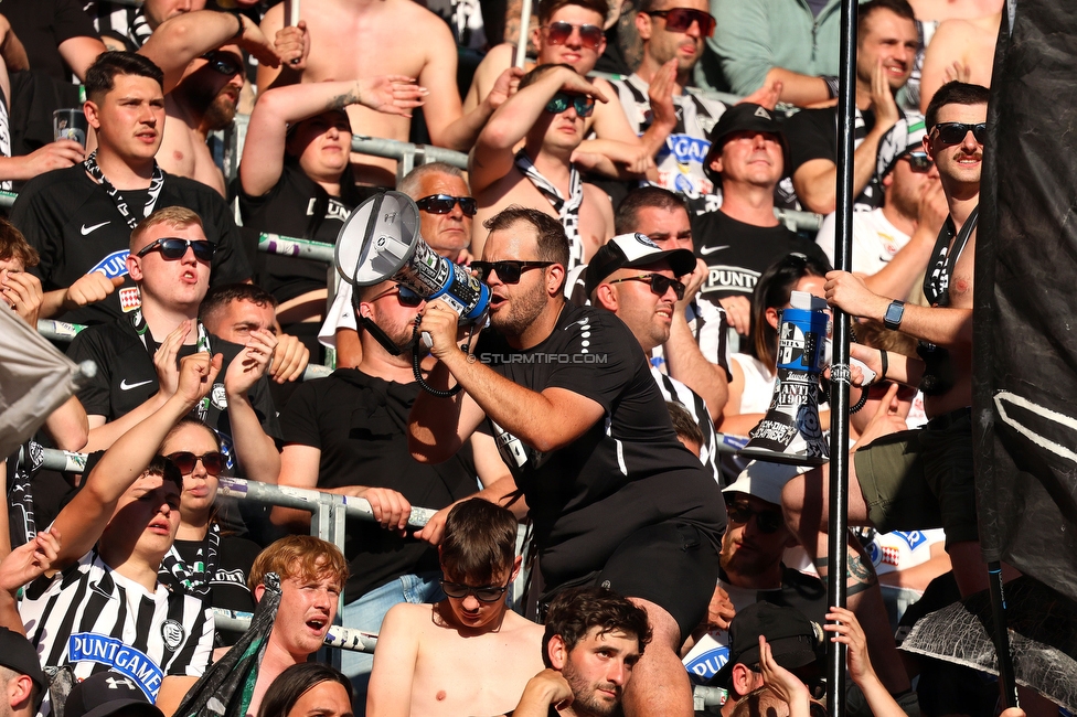 LASK - Sturm Graz
Oesterreichische Fussball Bundesliga, 31. Runde, LASK - SK Sturm Graz, Arena Linz, 12.05.2024. 

Foto zeigt Fans von Sturm
Schlüsselwörter: vorsaenger jewels