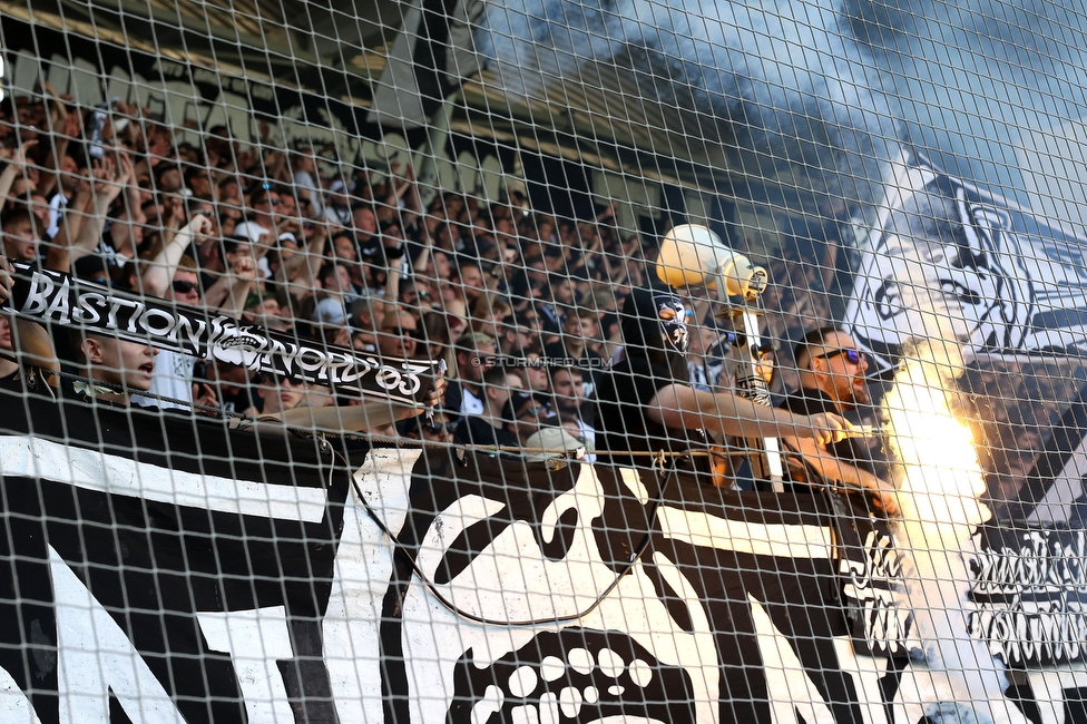 Sturm Graz - Austria Klagenfurt
Oesterreichische Fussball Bundesliga, 32. Runde, SK Sturm Graz - SK Austria Klagenfurt, Stadion Liebenau Graz, 19.05.2024. 

Foto zeigt Fans von Sturm mit Pyrotechnik
