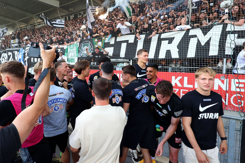 Sturm Graz - Austria Klagenfurt
Oesterreichische Fussball Bundesliga, 32. Runde, SK Sturm Graz - SK Austria Klagenfurt, Stadion Liebenau Graz, 19.05.2024. 

Foto zeigt Gregory Wuethrich (Sturm) und die Mannschaft von Sturm
Schlüsselwörter: torjubel