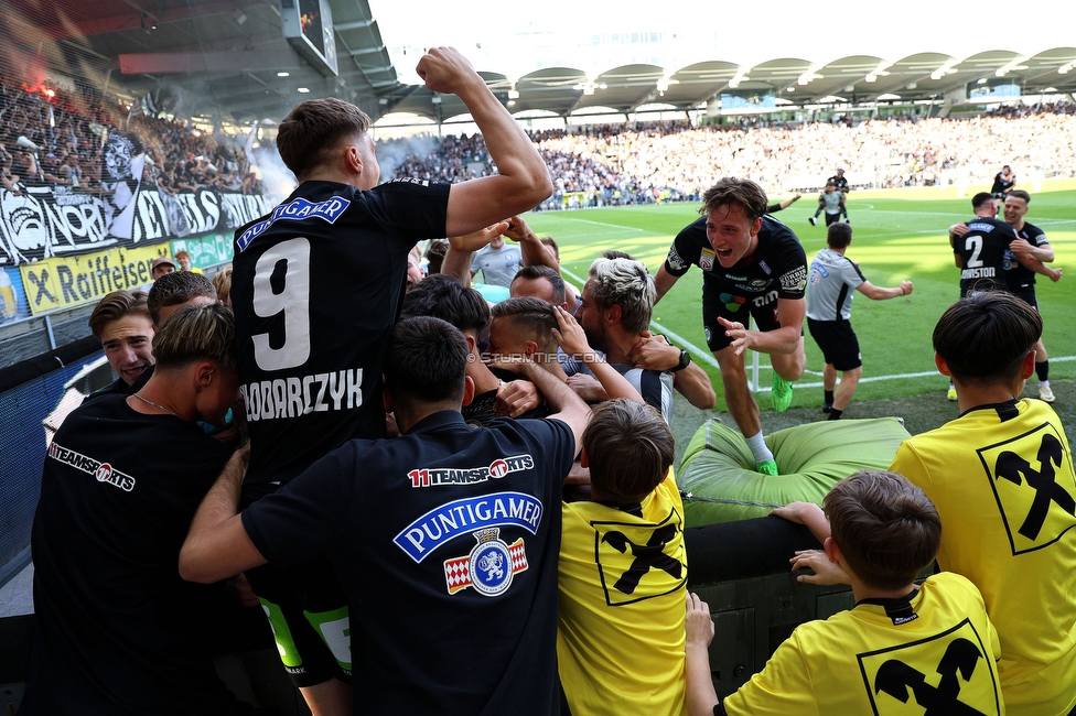 Sturm Graz - Austria Klagenfurt
Oesterreichische Fussball Bundesliga, 32. Runde, SK Sturm Graz - SK Austria Klagenfurt, Stadion Liebenau Graz, 19.05.2024. 

Foto zeigt Amady Camara (Sturm), Szymon Wloddarczyk (Sturm) und die Mannschaft von Sturm
Schlüsselwörter: torjubel