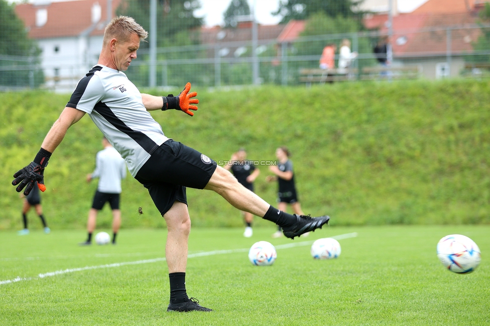 Sturm Damen - Bergheim
OEFB Frauen Bundesliga, 18. Runde, SK Sturm Graz Damen - FC Bergheim, Gruabn Graz, 26.05.2024. 

Foto zeigt Daniel Gutschi (Torwart-Trainer Sturm Damen)
