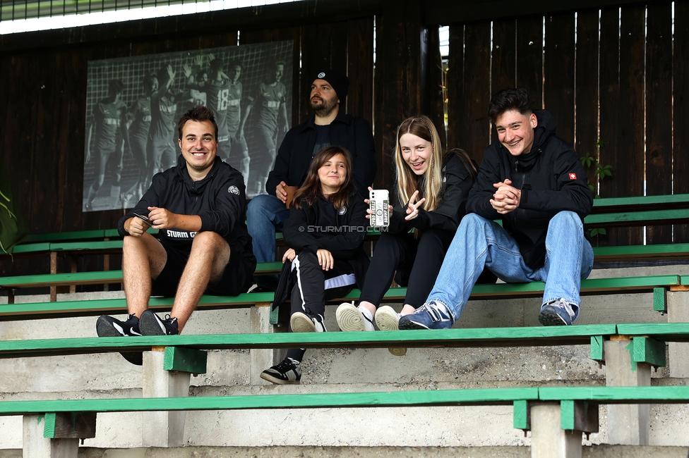 Sturm Damen - Bergheim
OEFB Frauen Bundesliga, 18. Runde, SK Sturm Graz Damen - FC Bergheim, Gruabn Graz, 26.05.2024. 

Foto zeigt Fans von Sturm

