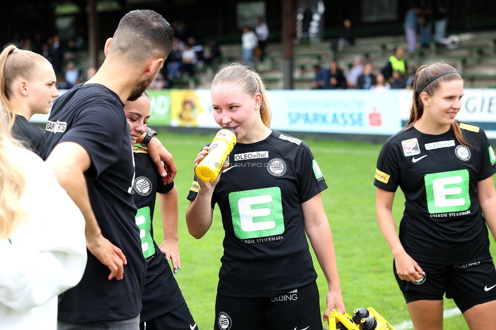 Sturm Damen - Bergheim
OEFB Frauen Bundesliga, 18. Runde, SK Sturm Graz Damen - FC Bergheim, Gruabn Graz, 26.05.2024. 

Foto zeigt Sargon Duran (Cheftrainer Sturm Damen), Jasmin Reichmann (Sturm Damen) und Anna Wirnsberger (Sturm Damen)
