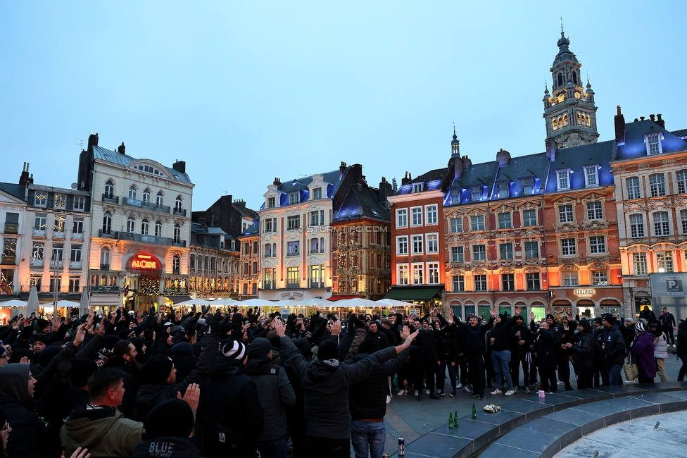 Lille - Sturm Graz
UEFA Champions League Ligaphase 6. Spieltag, Lille OSC - SK Sturm Graz, Stade Pierre Mauroy Lille, 11.12.2024. 

Foto zeigt Fans von Sturm beim Corteo
