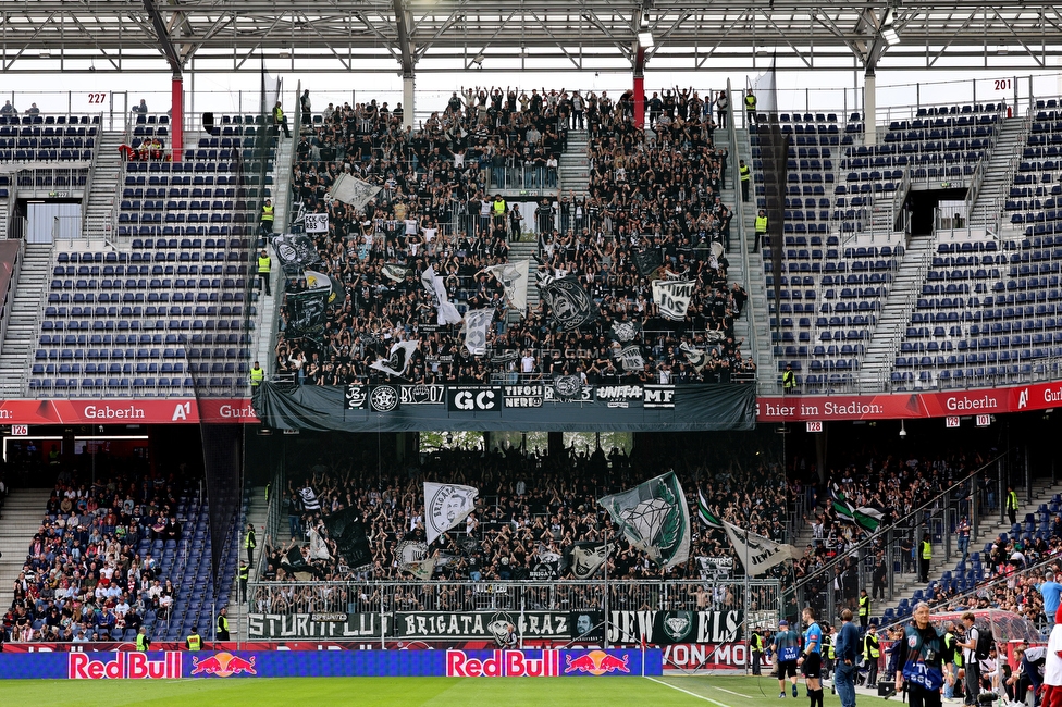 RB Salzburg - Sturm Graz
Oesterreichische Fussball Bundesliga, 25. Runde, FC RB Salzburg - SK Sturm Graz, Stadion Wals-Siezenheim, 13.04.2024. 

Foto zeigt Fans von Sturm
