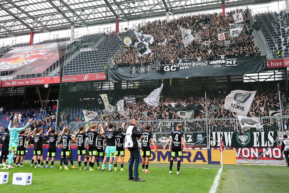 RB Salzburg - Sturm Graz
Oesterreichische Fussball Bundesliga, 25. Runde, FC RB Salzburg - SK Sturm Graz, Stadion Wals-Siezenheim, 13.04.2024. 

Foto zeigt Fans von Sturm und die Mannschaft von Sturm
