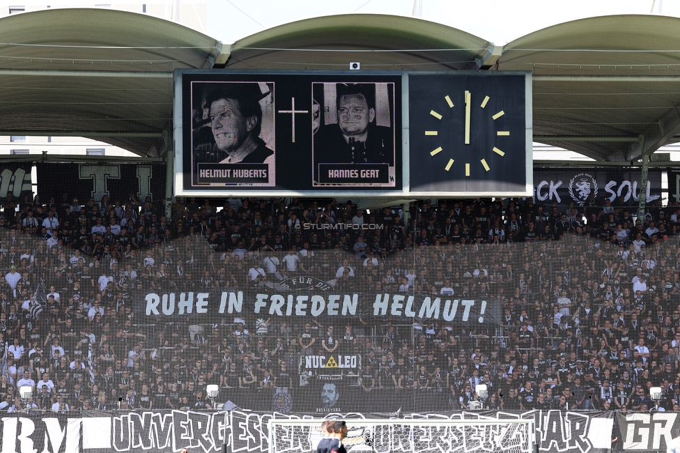 Sturm Graz - Blau-Weiss Linz
Oesterreichische Fussball Bundesliga, 26. Runde, SK Sturm Graz - FC Blau-Weiss Linz, Stadion Liebenau Graz, 20.04.2025. 

Foto zeigt Fans von Sturm und die Mannschaft von Sturm bei einer Trauerminute
