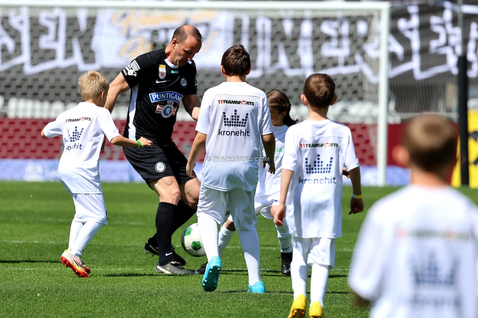 Sturm Graz - Blau-Weiss Linz
Oesterreichische Fussball Bundesliga, 26. Runde, SK Sturm Graz - FC Blau-Weiss Linz, Stadion Liebenau Graz, 20.04.2025. 

Foto zeigt das Match 100 Kids gegen Sturm Mario Haas (ehem. Spieler Sturm)
