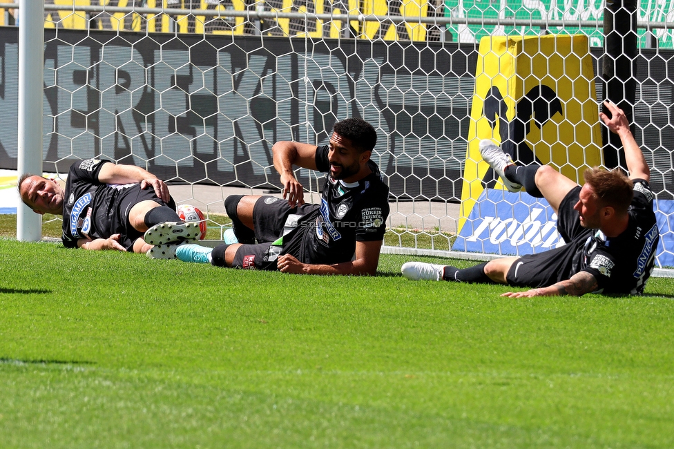 Sturm Graz - Blau-Weiss Linz
Oesterreichische Fussball Bundesliga, 26. Runde, SK Sturm Graz - FC Blau-Weiss Linz, Stadion Liebenau Graz, 20.04.2025. 

Foto zeigt das Match 100 Kids gegen Sturm mit Mario Haas (ehem. Spieler Sturm) und Gregory Wuethrich (Sturm) und Martin Ehrenreich (Teammanagement Sturm)
