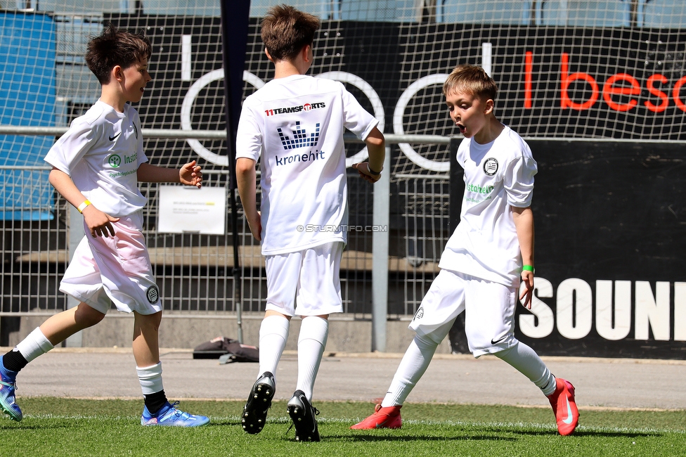 Sturm Graz - Blau-Weiss Linz
Oesterreichische Fussball Bundesliga, 26. Runde, SK Sturm Graz - FC Blau-Weiss Linz, Stadion Liebenau Graz, 20.04.2025. 

Foto zeigt das Match 100 Kids gegen Sturm
