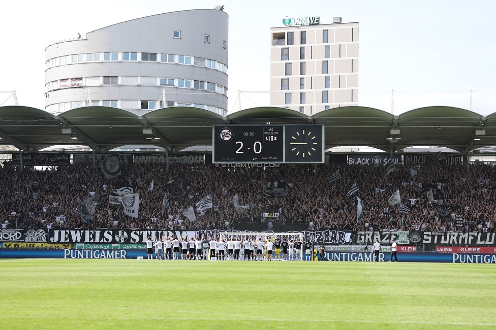 Sturm Graz - Blau-Weiss Linz
Oesterreichische Fussball Bundesliga, 26. Runde, SK Sturm Graz - FC Blau-Weiss Linz, Stadion Liebenau Graz, 20.04.2025. 

Foto zeigt Fans von Sturm und die Mannschaft von Sturm
