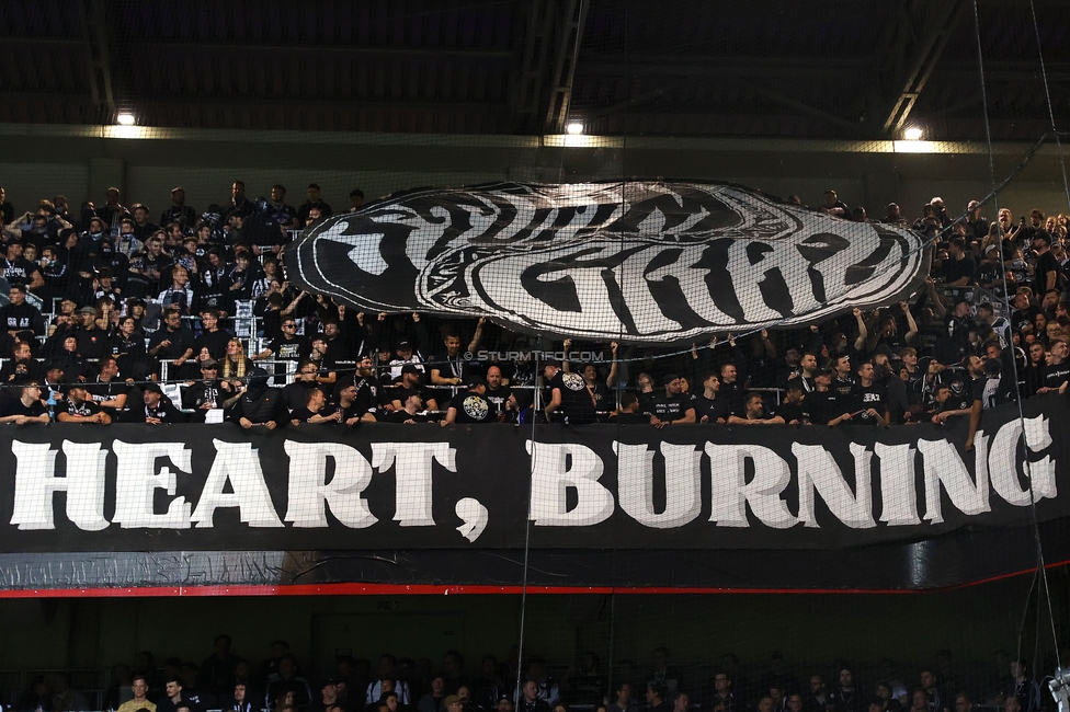 Austria Wien - Sturm Graz
Oesterreichische Fussball Bundesliga, 27. Runde, FK Austria Wien - SK Sturm Graz, Generali Arena Wien, 23.04.2025. 

Foto zeigt Fans von Sturm mit Pyrotechnik
