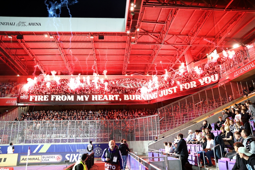 Austria Wien - Sturm Graz
Oesterreichische Fussball Bundesliga, 27. Runde, FK Austria Wien - SK Sturm Graz, Generali Arena Wien, 23.04.2025. 

Foto zeigt Fans von Sturm mit Pyrotechnik
