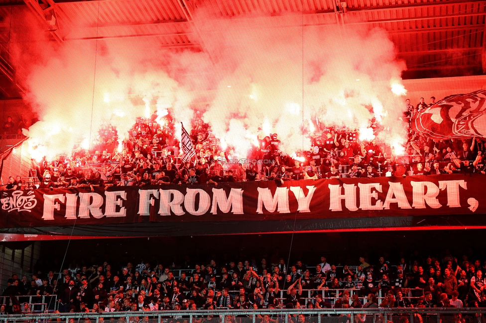 Austria Wien - Sturm Graz
Oesterreichische Fussball Bundesliga, 27. Runde, FK Austria Wien - SK Sturm Graz, Generali Arena Wien, 23.04.2025. 

Foto zeigt Fans von Sturm mit Pyrotechnik
