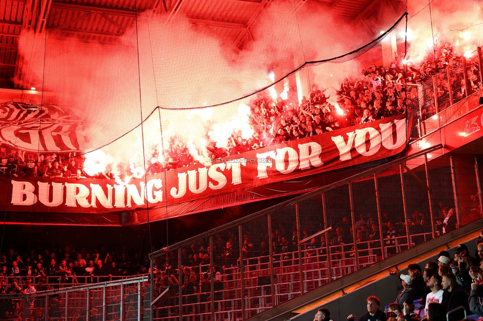 Austria Wien - Sturm Graz
Oesterreichische Fussball Bundesliga, 27. Runde, FK Austria Wien - SK Sturm Graz, Generali Arena Wien, 23.04.2025. 

Foto zeigt Fans von Sturm mit Pyrotechnik
