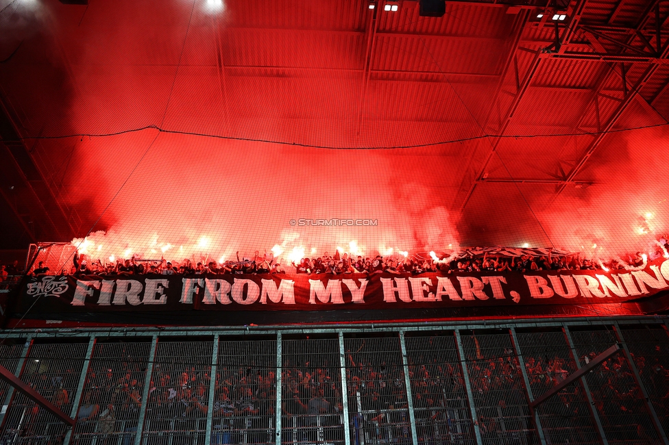 Austria Wien - Sturm Graz
Oesterreichische Fussball Bundesliga, 27. Runde, FK Austria Wien - SK Sturm Graz, Generali Arena Wien, 23.04.2025. 

Foto zeigt Fans von Sturm mit Pyrotechnik
