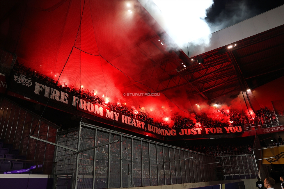 Austria Wien - Sturm Graz
Oesterreichische Fussball Bundesliga, 27. Runde, FK Austria Wien - SK Sturm Graz, Generali Arena Wien, 23.04.2025. 

Foto zeigt Fans von Sturm mit Pyrotechnik
