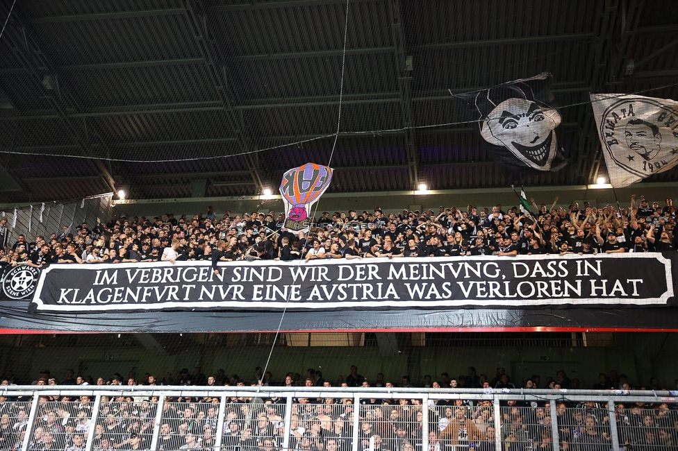 Austria Wien - Sturm Graz
Oesterreichische Fussball Bundesliga, 27. Runde, FK Austria Wien - SK Sturm Graz, Generali Arena Wien, 23.04.2025. 

Foto zeigt Fans von Sturm mit Pyrotechnik
