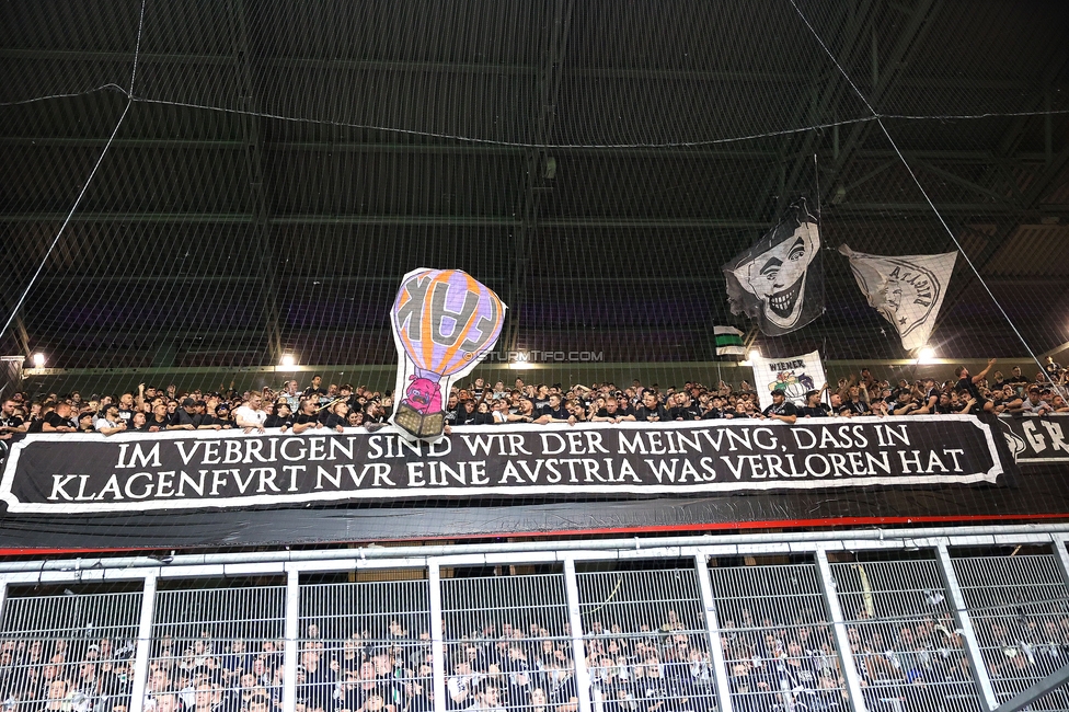 Austria Wien - Sturm Graz
Oesterreichische Fussball Bundesliga, 27. Runde, FK Austria Wien - SK Sturm Graz, Generali Arena Wien, 23.04.2025. 

Foto zeigt Fans von Sturm mit Pyrotechnik
