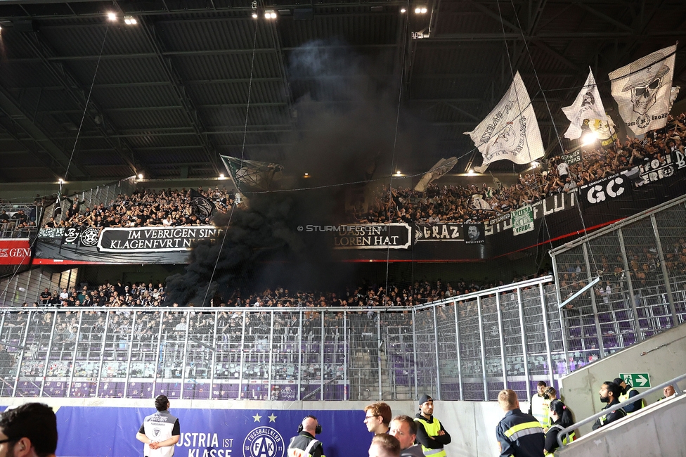 Austria Wien - Sturm Graz
Oesterreichische Fussball Bundesliga, 27. Runde, FK Austria Wien - SK Sturm Graz, Generali Arena Wien, 23.04.2025. 

Foto zeigt Fans von Sturm mit Pyrotechnik
