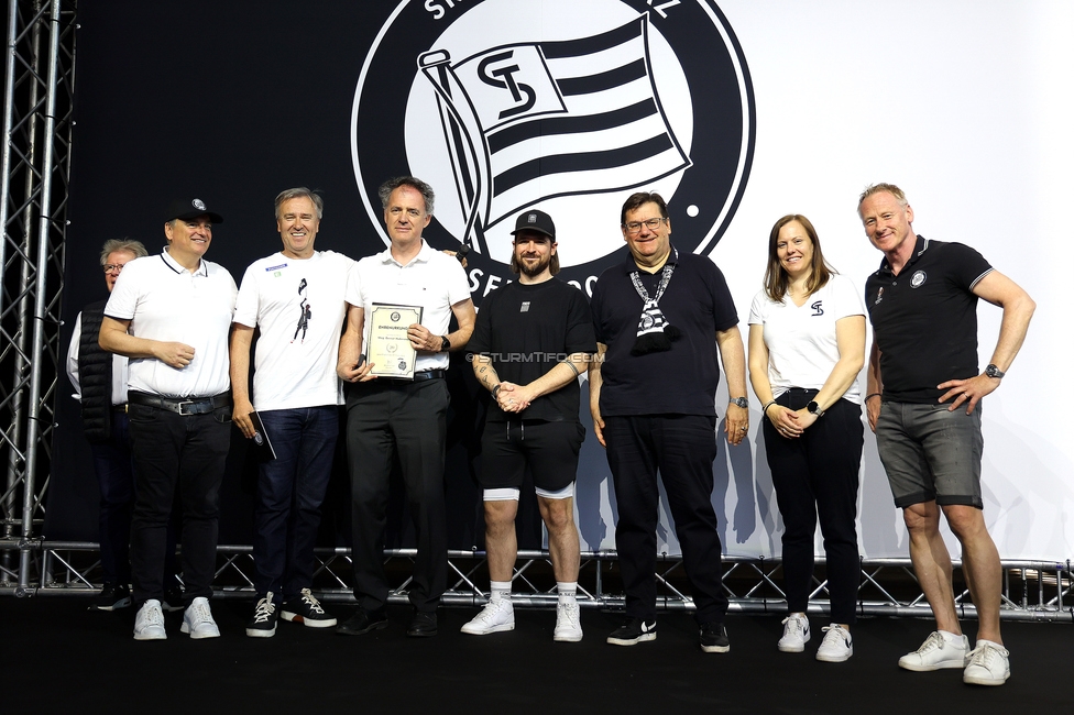 116 Jahre Sturm Graz
SK Sturm Graz Geburtstagsfeier - 116 Jahre, Grazer Innenstadt, Graz am 01.05.2025.
