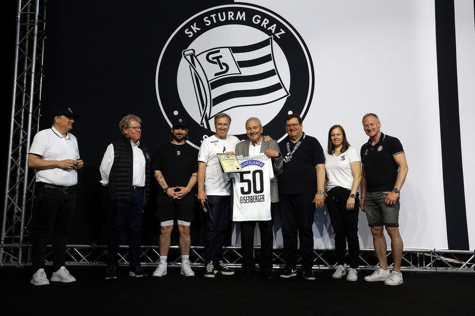 116 Jahre Sturm Graz
SK Sturm Graz Geburtstagsfeier - 116 Jahre, Grazer Innenstadt, Graz am 01.05.2025.
