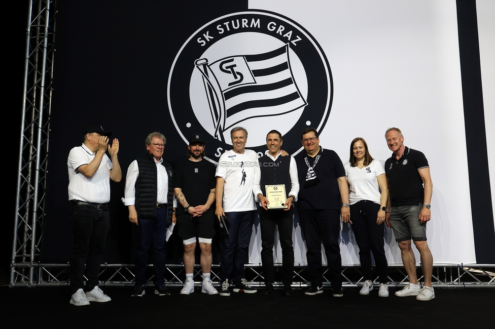 116 Jahre Sturm Graz
SK Sturm Graz Geburtstagsfeier - 116 Jahre, Grazer Innenstadt, Graz am 01.05.2025.
