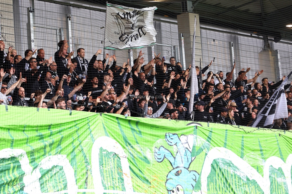 BW Linz - Sturm Graz
Oesterreichische Fussball Bundesliga, 29. Runde, Blau-Weiss Linz - SK Sturm Graz, Hofmann Personal Stadion Linz, 04.05.2025. 

Foto zeigt Fans von Sturm mit einer Choreografie
