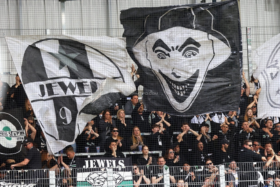 BW Linz - Sturm Graz
Oesterreichische Fussball Bundesliga, 29. Runde, Blau-Weiss Linz - SK Sturm Graz, Hofmann Personal Stadion Linz, 04.05.2025. 

Foto zeigt Fans von Sturm
