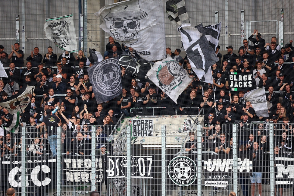 BW Linz - Sturm Graz
Oesterreichische Fussball Bundesliga, 29. Runde, Blau-Weiss Linz - SK Sturm Graz, Hofmann Personal Stadion Linz, 04.05.2025. 

Foto zeigt Fans von Sturm
