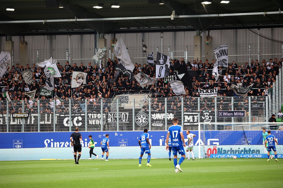 BW Linz - Sturm Graz
Oesterreichische Fussball Bundesliga, 29. Runde, Blau-Weiss Linz - SK Sturm Graz, Hofmann Personal Stadion Linz, 04.05.2025. 

Foto zeigt Fans von Sturm
