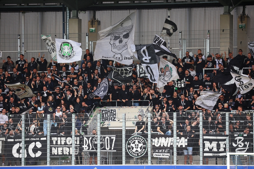 BW Linz - Sturm Graz
Oesterreichische Fussball Bundesliga, 29. Runde, Blau-Weiss Linz - SK Sturm Graz, Hofmann Personal Stadion Linz, 04.05.2025. 

Foto zeigt Fans von Sturm
