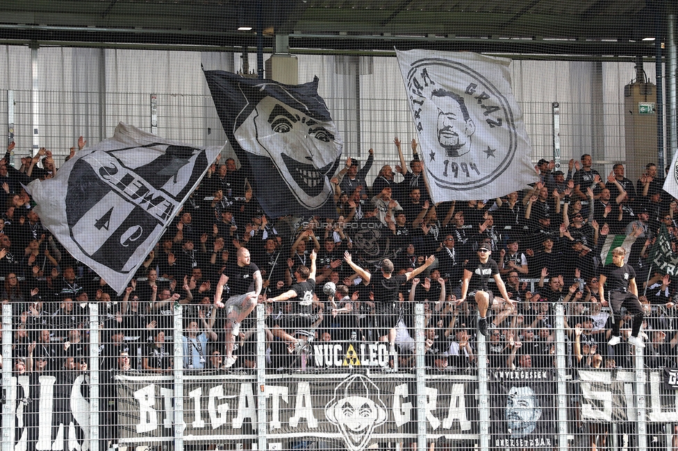 BW Linz - Sturm Graz
Oesterreichische Fussball Bundesliga, 29. Runde, Blau-Weiss Linz - SK Sturm Graz, Hofmann Personal Stadion Linz, 04.05.2025. 

Foto zeigt Fans von Sturm

