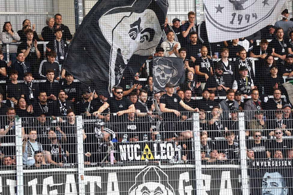 BW Linz - Sturm Graz
Oesterreichische Fussball Bundesliga, 29. Runde, Blau-Weiss Linz - SK Sturm Graz, Hofmann Personal Stadion Linz, 04.05.2025. 

Foto zeigt Fans von Sturm
