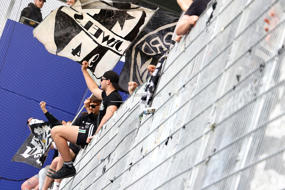 BW Linz - Sturm Graz
Oesterreichische Fussball Bundesliga, 29. Runde, Blau-Weiss Linz - SK Sturm Graz, Hofmann Personal Stadion Linz, 04.05.2025. 

Foto zeigt Fans von Sturm
