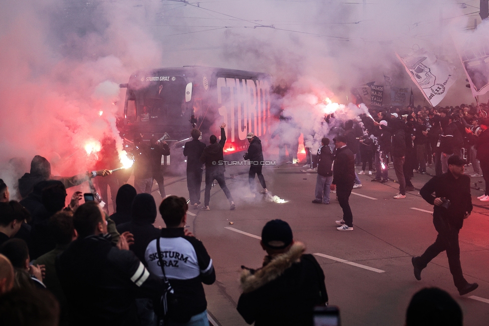 Sturm Graz - Salzburg
Oesterreichische Fussball Bundesliga, 30. Runde, SK Sturm Graz - FC Salzburg, Stadion Liebenau Graz, 09.05.2025. 

Foto zeigt den Empfang der Mannschaft
