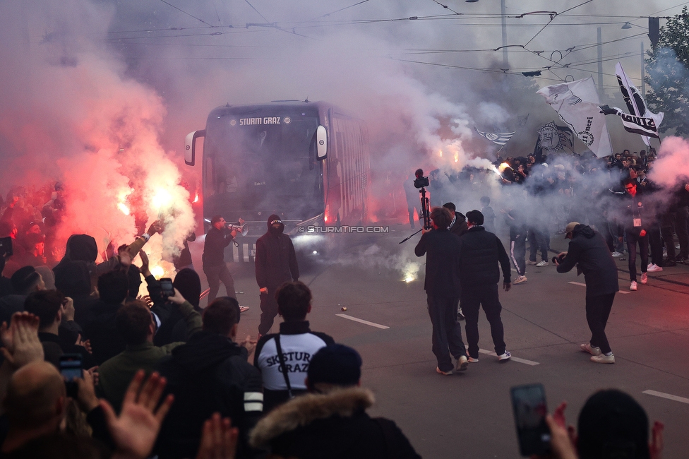 Sturm Graz - Salzburg
Oesterreichische Fussball Bundesliga, 30. Runde, SK Sturm Graz - FC Salzburg, Stadion Liebenau Graz, 09.05.2025. 

Foto zeigt den Empfang der Mannschaft
