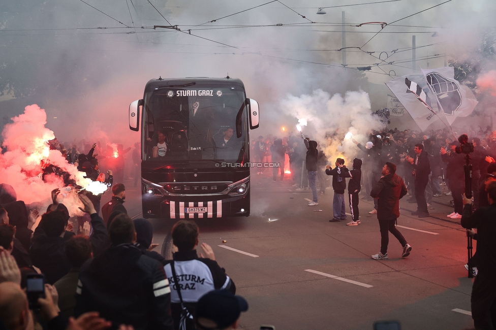 Sturm Graz - Salzburg
Oesterreichische Fussball Bundesliga, 30. Runde, SK Sturm Graz - FC Salzburg, Stadion Liebenau Graz, 09.05.2025. 

Foto zeigt den Empfang der Mannschaft

