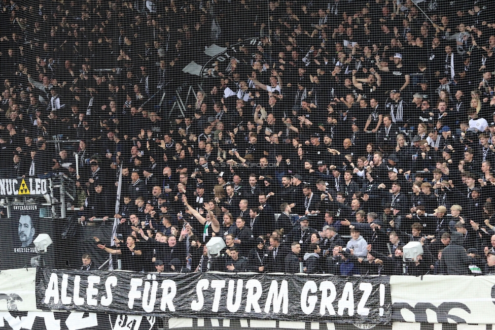 Sturm Graz - RB Salzburg
Oesterreichische Fussball Bundesliga, 30. Runde, SK Sturm Graz - FC RB Salzburg, Stadion Liebenau Graz, 09.05.2025. 

Foto zeigt Fans von Sturm mit einem Spruchband
