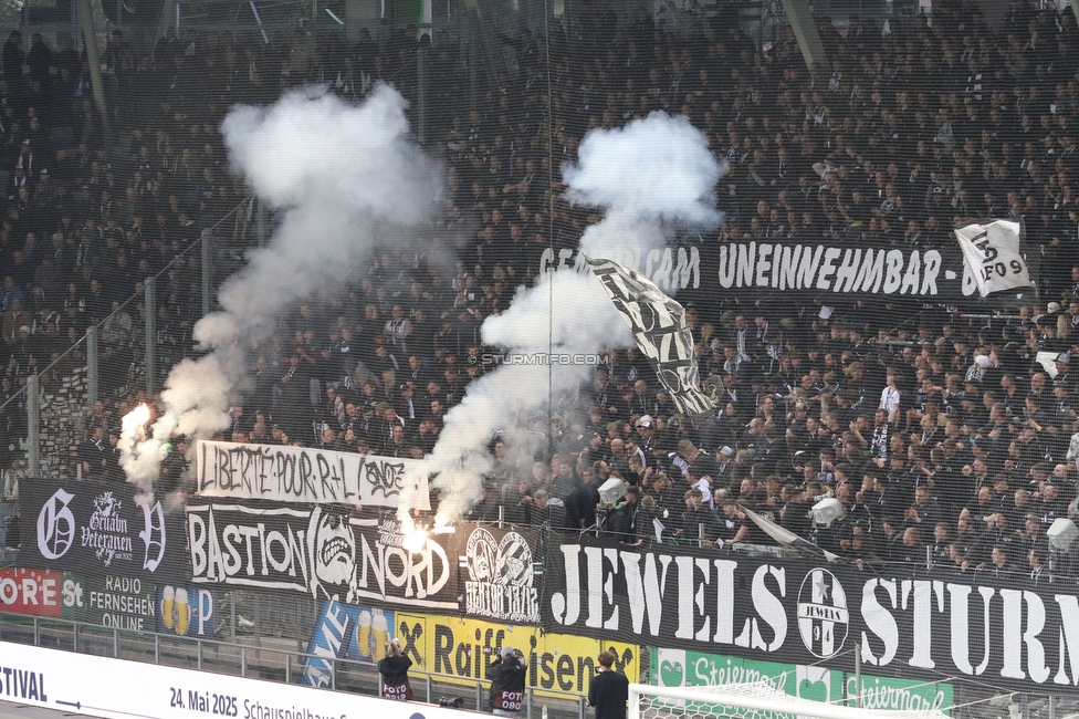 Sturm Graz - RB Salzburg
Oesterreichische Fussball Bundesliga, 30. Runde, SK Sturm Graz - FC RB Salzburg, Stadion Liebenau Graz, 09.05.2025. 

Foto zeigt Fans von Sturm mit einem Spruchband
Schlüsselwörter: bastion pyrotechnik