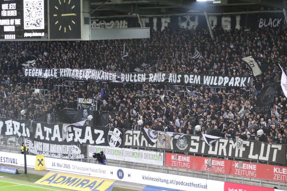 Sturm Graz - RB Salzburg
Oesterreichische Fussball Bundesliga, 30. Runde, SK Sturm Graz - FC RB Salzburg, Stadion Liebenau Graz, 09.05.2025. 

Foto zeigt Fans von Sturm mit einem Spruchband
Schlüsselwörter: karlsruhe