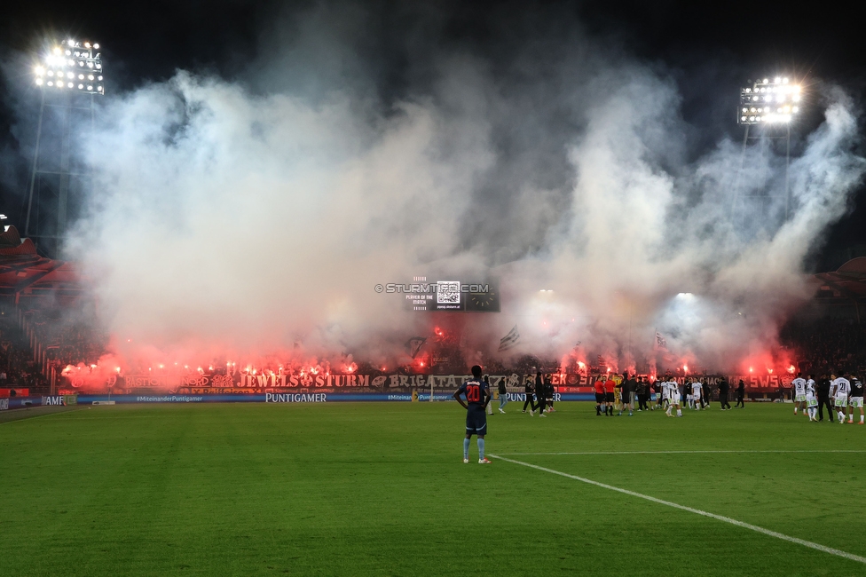 Sturm Graz - RB Salzburg
Oesterreichische Fussball Bundesliga, 30. Runde, SK Sturm Graz - FC RB Salzburg, Stadion Liebenau Graz, 09.05.2025. 

Foto zeigt Fans von Sturm
Schlüsselwörter: pyrotechnik