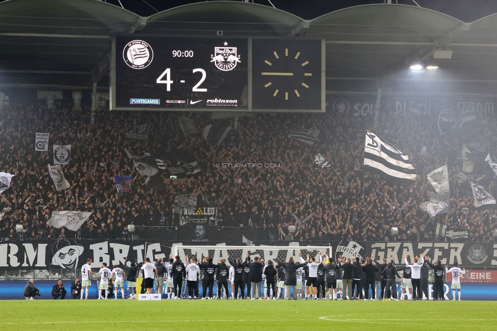 Sturm Graz - RB Salzburg
Oesterreichische Fussball Bundesliga, 30. Runde, SK Sturm Graz - FC RB Salzburg, Stadion Liebenau Graz, 09.05.2025. 

Foto zeigt Fans von Sturm und die Mannschaft von Sturm
