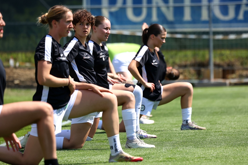 Sturm Damen - St. Poelten
OEFB Frauen Bundesliga, 23. Runde, SK Sturm Graz Damen - SKN St. Poelten, Trainingszentrum Messendorf, 10.05.2025. 

Foto zeigt die Mannschaft der Sturm Damen
