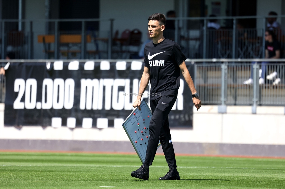 Sturm Damen - St. Poelten
OEFB Frauen Bundesliga, 23. Runde, SK Sturm Graz Damen - SKN St. Poelten, Trainingszentrum Messendorf, 10.05.2025. 

Foto zeigt Tode Djakovic (Cheftrainer Sturm Damen)
