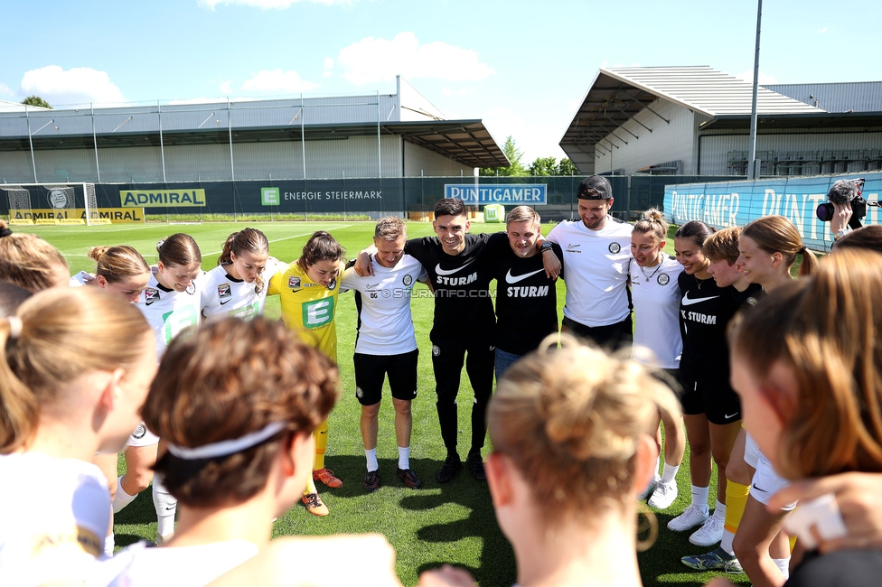 Sturm Damen - St. Poelten
OEFB Frauen Bundesliga, 23. Runde, SK Sturm Graz Damen - SKN St. Poelten, Trainingszentrum Messendorf, 10.05.2025. 

Foto zeigt die Mannschaft der Sturm Damen
