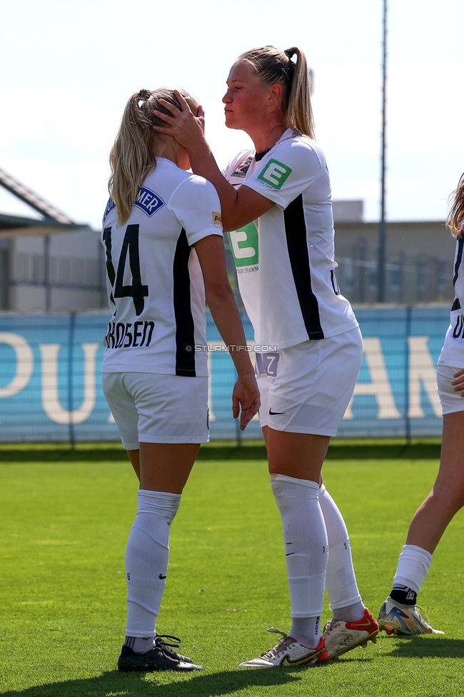 Sturm Damen - St. Poelten
OEFB Frauen Bundesliga, 23. Runde, SK Sturm Graz Damen - SKN St. Poelten, Trainingszentrum Messendorf, 10.05.2025. 

Foto zeigt Sandra Jakobsen (Sturm Damen) und Laura Lillholm-Petersen (Sturm Damen)
