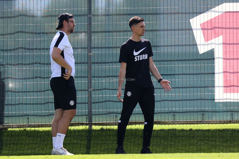 Sturm Damen - St. Poelten
OEFB Frauen Bundesliga, 23. Runde, SK Sturm Graz Damen - SKN St. Poelten, Trainingszentrum Messendorf, 10.05.2025. 

Foto zeigt Tode Djakovic (Cheftrainer Sturm Damen)
