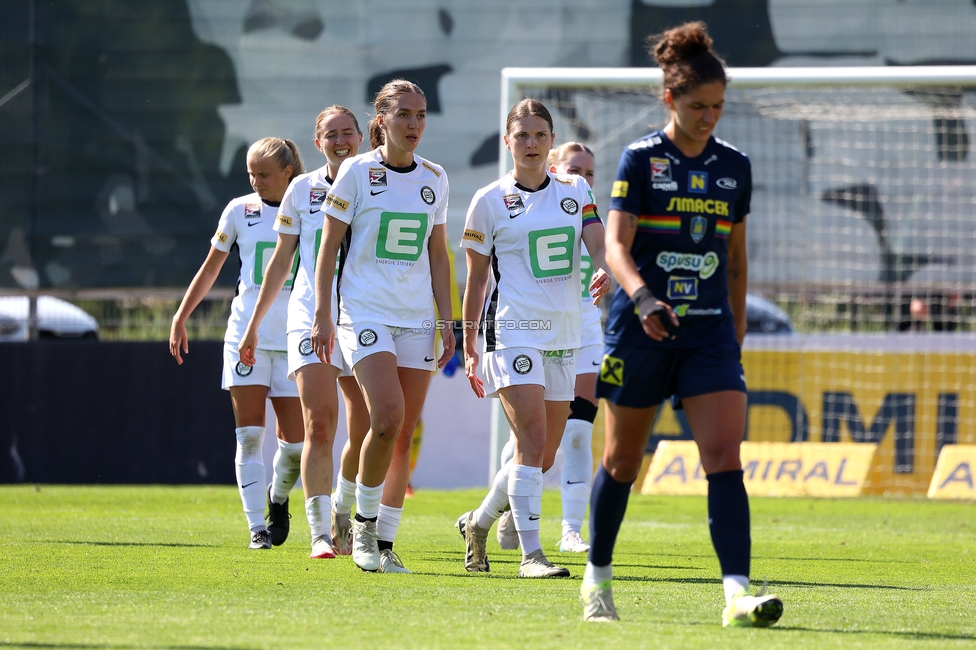 Sturm Damen - St. Poelten
OEFB Frauen Bundesliga, 23. Runde, SK Sturm Graz Damen - SKN St. Poelten, Trainingszentrum Messendorf, 10.05.2025. 

Foto zeigt Modesta Uka (Sturm Damen) und Sophie Maierhofer (Sturm Damen)
