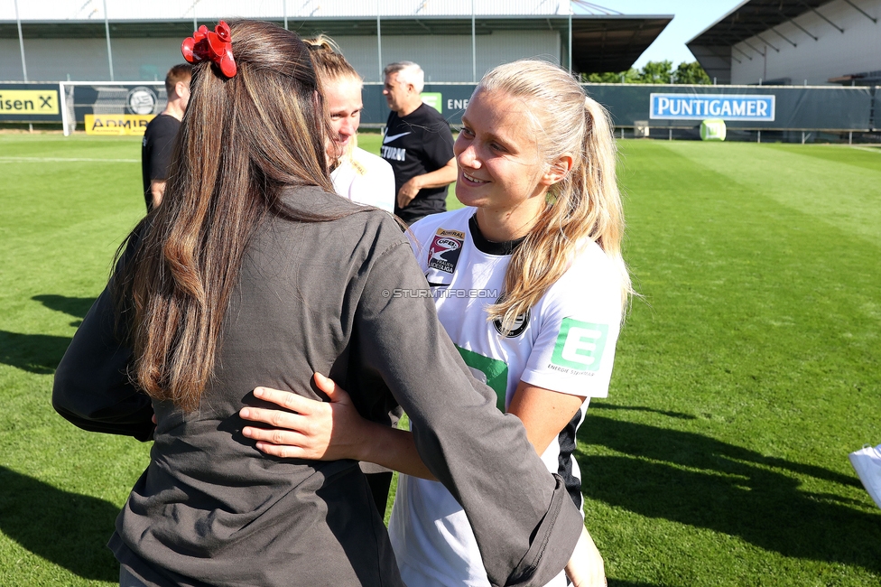 Sturm Damen - St. Poelten
OEFB Frauen Bundesliga, 23. Runde, SK Sturm Graz Damen - SKN St. Poelten, Trainingszentrum Messendorf, 10.05.2025. 

Foto zeigt Sandra Jakobsen (Sturm Damen) und Ruzika Krajinovic (Sturm Damen)
